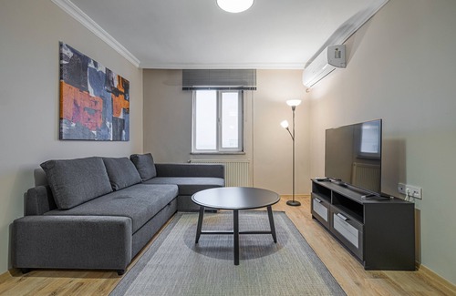 Zeytinburnu Apartment | Central Apartment at the Heart of Transport Access