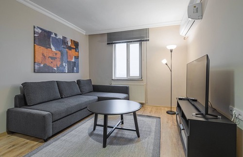 Zeytinburnu Apartment | Central Apartment at the Heart of Transport Access
