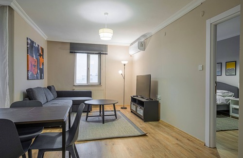 Zeytinburnu Apartment | Central Apartment at the Heart of Transport Access