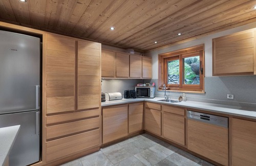 Les Allues Ski Chalet | Elegant Chalet Méribel with Spa and Family-Friendly Features