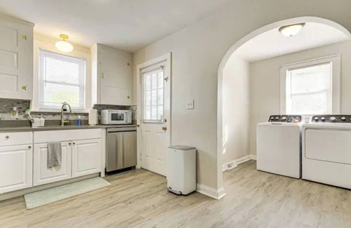Hilltop House | Spacious & Charming Home Near Downtown Columbus - Mins to OSU and Hospitals