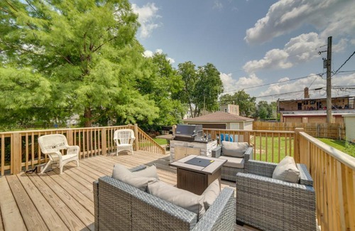 South Austin Apartment | Family-Friendly Chicago Condo with Deck Near Downtown