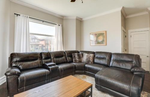 South Austin Apartment | Family-Friendly Chicago Condo with Deck Near Downtown