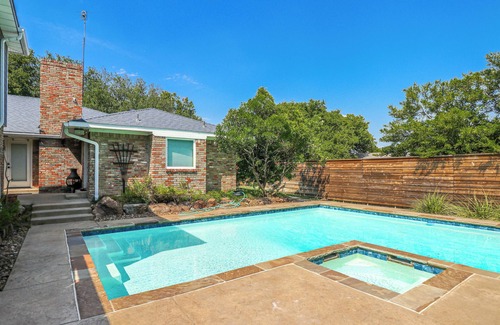Lake Highlands Apartment | Cozy City Retreat with Private Pool and Family-Friendly Vibes