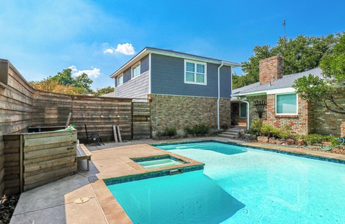 Lake Highlands Apartment | Cozy City Retreat with Private Pool and Family-Friendly Vibes