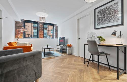 The Westside Apartment | Spacious City Haven - Canal Views - City Centre