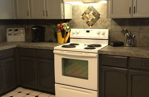 North Central Thousand Oaks House | Relaxing Home with Kitchen & Breakfast - Guest Rated 9.6