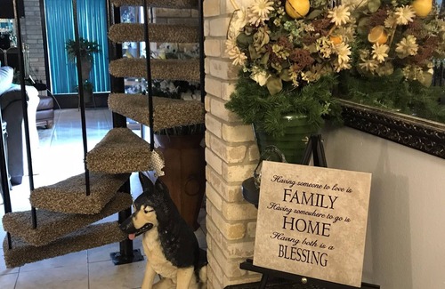 North Central Thousand Oaks House | Relaxing Home with Kitchen & Breakfast - Guest Rated 9.6