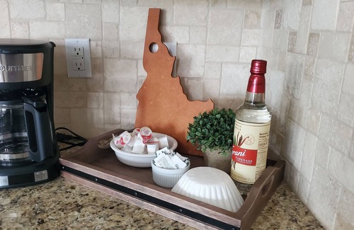 Post Falls House | Executive Home with Tesla Charger - Guest Rated 10/10