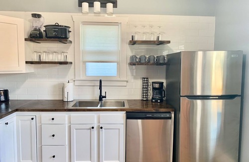 Kokomo House | Spacious, Clean & Sleek 2 bedrooms/2 baths house