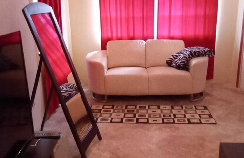 Long Island House | Bright and Inviting Hotel with Family-Friendly Amenities