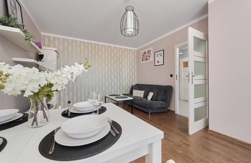 Psie Pole Apartment | Bright & Colorful Apartment with Great Amenities Await