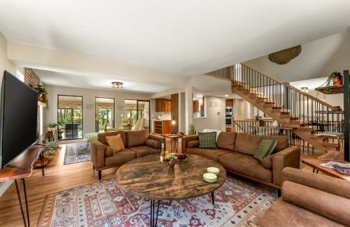 Monument House | Spacious Comfort in Scenic Monument