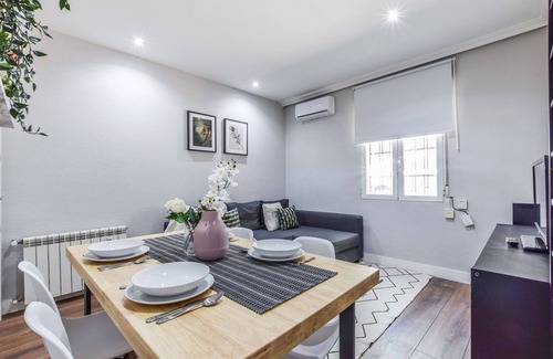 Jeronimos Apartment | Comfortable Stay at Retiro VII with Spa & Pet-Friendly Options