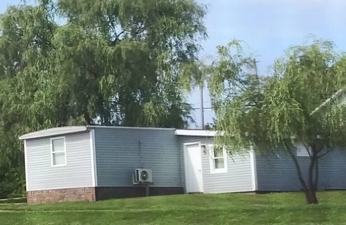 Waverly House | Private 3 Bedroom Retreat with Kitchen & Breakfast Included