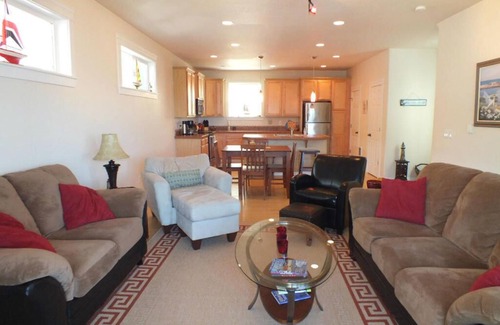 Oceanside House | Contemporary Beach Home with Ocean View & Pool - Rated 9.6