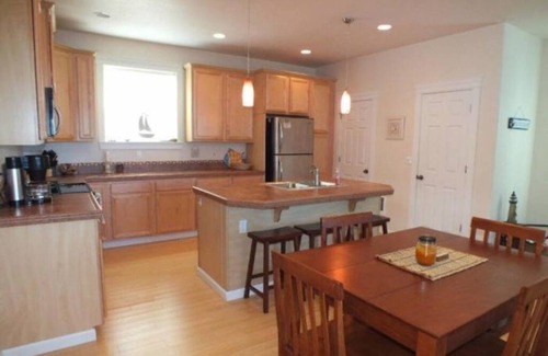 Oceanside House | Contemporary Beach Home with Ocean View & Pool - Rated 9.6