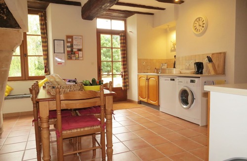 Mouliherne Cottage | Spacious, comfortable 4 star 3-bedroom dog-friendly gite in woodland location