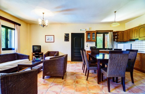 Pendamodi Villa | Cozy Villa with Private Pool and Family-Friendly Amenities