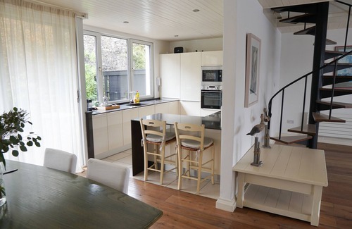 Kinsale House | Pet-Friendly Holiday Home with Spa & Top Guest Ratings