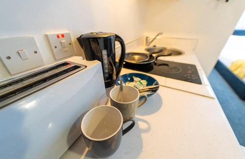 Selly Oak Apartment | Comfortable Studio Steps from the University - Rated 9/10