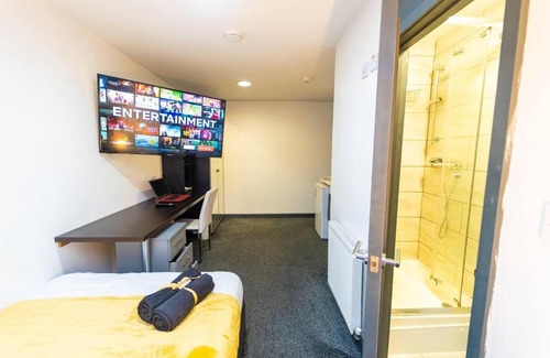 Selly Oak Apartment | Comfortable Studio Steps from the University - Rated 9/10
