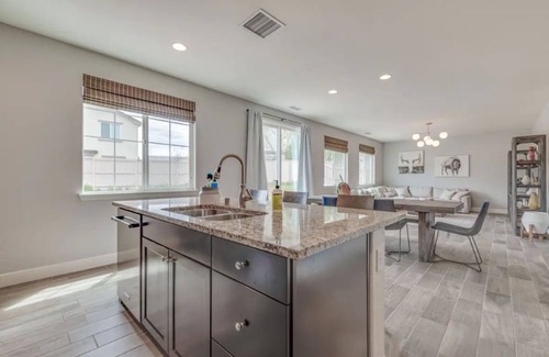Reno House | Exceptional Location with Royal Beds & Family-Friendly Amenities