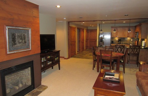 Kellogg Condo | Guest Rated 9.8: Condo with Balcony, Hot Tub & Spa Amenities