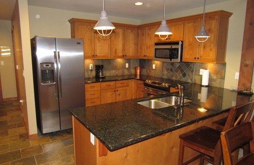 Kellogg Condo | Guest Rated 9.8: Condo with Balcony, Hot Tub & Spa Amenities
