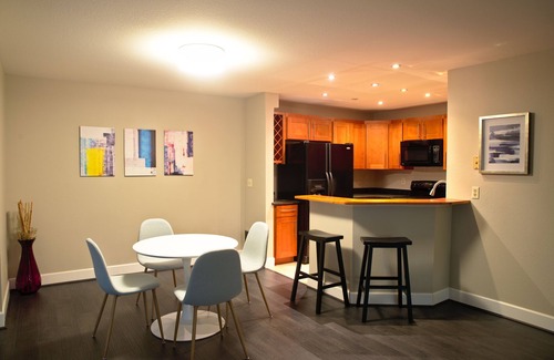 Northwest Bellevue Apartment | Pet-Friendly Condo with Pool in Downtown Bellevue