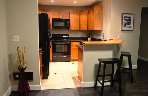 Northwest Bellevue Apartment | Pet-Friendly Condo with Pool in Downtown Bellevue