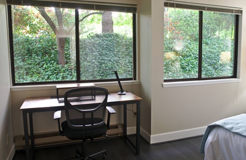 Northwest Bellevue Apartment | Pet-Friendly Condo with Pool in Downtown Bellevue