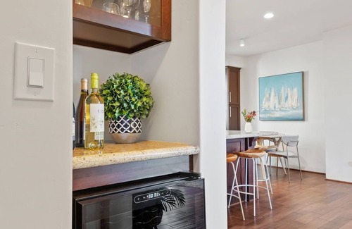 Laguna Condo | Modern Condo in Premier Downtown Location - Guest Rated 9/10