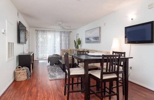 Gainesville Apartment | Relaxing Condo Near Shands, University & Downtown with Pool