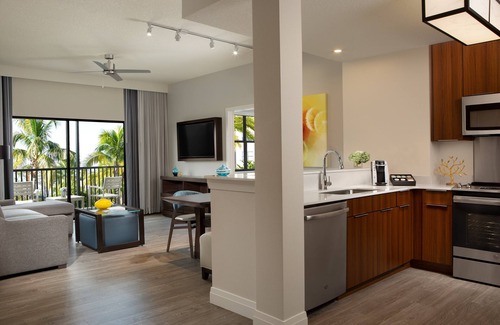 Four Corners Condo | Ideal Condo with Pool & Shuttle to Disney World, Rated 9.4