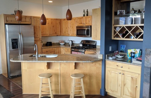 Pinebrook Condo | Mountain View Condo: A Budget-Friendly Retreat Awaits