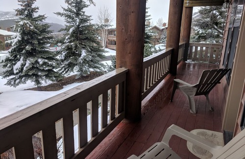 Pinebrook Condo | Mountain View Condo: A Budget-Friendly Retreat Awaits