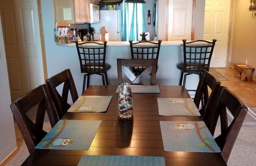 Hollister Condo | Family-Friendly Retreat with On-Site Marina & Ocean Views