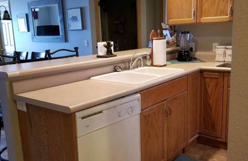Hollister Condo | Family-Friendly Retreat with On-Site Marina & Ocean Views