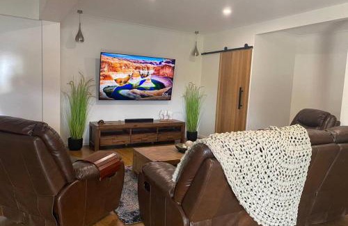 Kingston Apartment | Modern Retreat with Scenic Views & Family-Friendly Amenities
