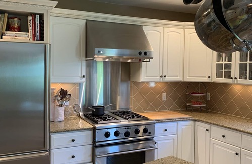 Witmer House | Contemporary Retreat Near Attractions with Spa & Breakfast