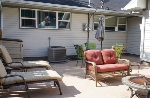 Pelican Rapids House | Top-Rated Corner Lot Retreat with Breakfast in Pelican Rapids