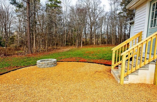 Huntersville House | Family-Friendly Cottage Near Scenic Lakes with Pet Access