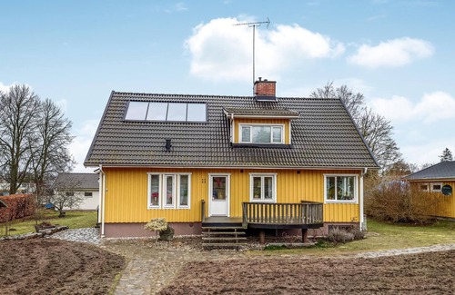 Brosarp House | Cozy Cottage for Your Next Hiking Getaway with Spa Access