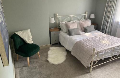 Northend House | Idyllic Cottage Retreat with Child-Friendly Amenities