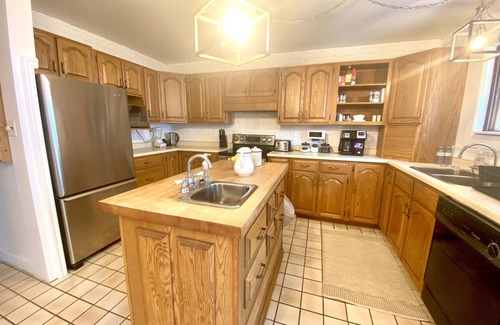 Algoma District Cottage | Charming Lakefront Cottage with Beach, Fire Pit & Kayaks