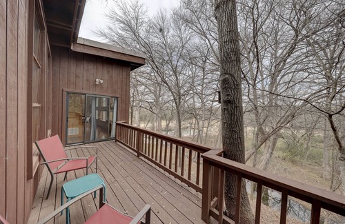 Ingram Cabin | Cozy Riverfront Cottage with Family-Friendly Amenities