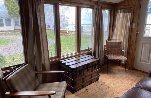 Applegate Cottage | Charming Cottage with Lake View and Pet-Friendly Amenities