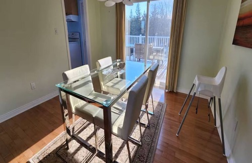 Halton Regional Municipality House | Spacious cottage retreat minutes from popular trails, restaurants and shopping.