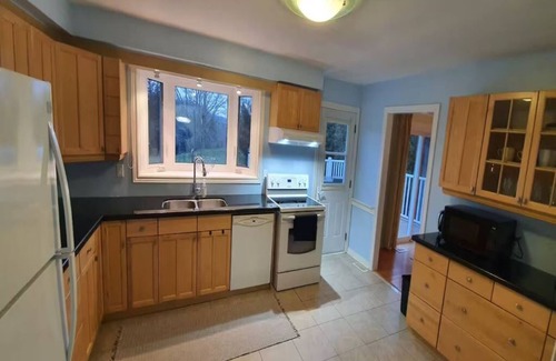 Halton Regional Municipality House | Spacious cottage retreat minutes from popular trails, restaurants and shopping.